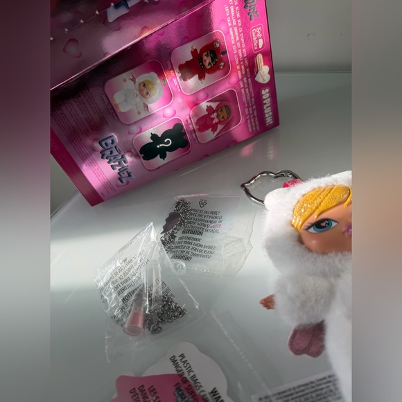 Bratz sweetheart Bratziez Cloe angel white bunny Plush Keychain Doll - Picture 3 of 4
